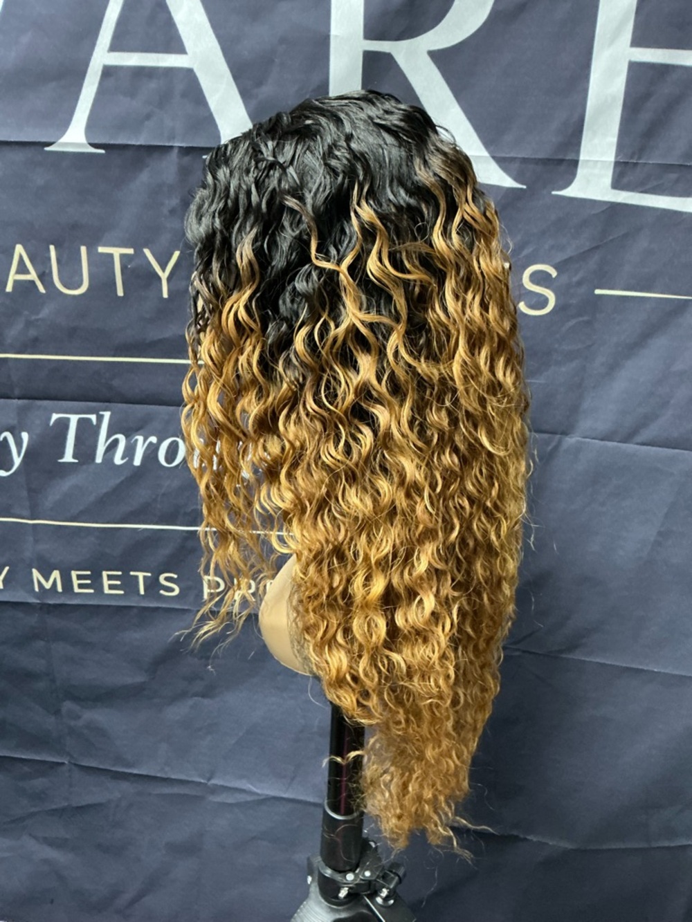 Luxury Long Curly Ombre Lace Front Wig - Black to Honey Blonde - Picture 4 of 7